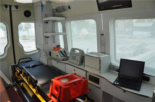 新泰市救护车内部